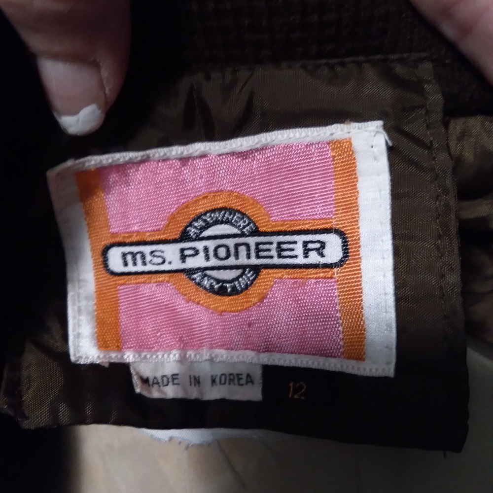 Elegant Brown and Cream Leather Jacket By Ms Pioneer - Picture 4 of 5